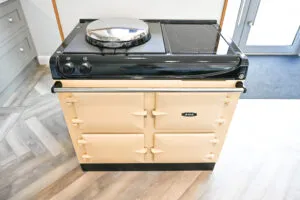 Reconditioned R3 100i Aga cooker in Cream